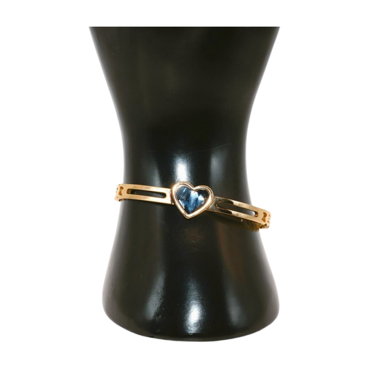 Gold bracelet with a heart-shaped