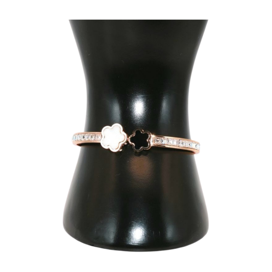 Rose gold bracelet with clover design