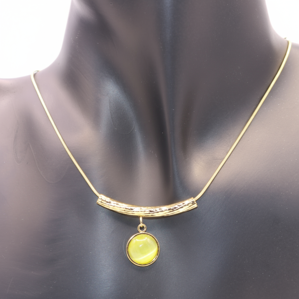 Gold necklace with a Green pendant
