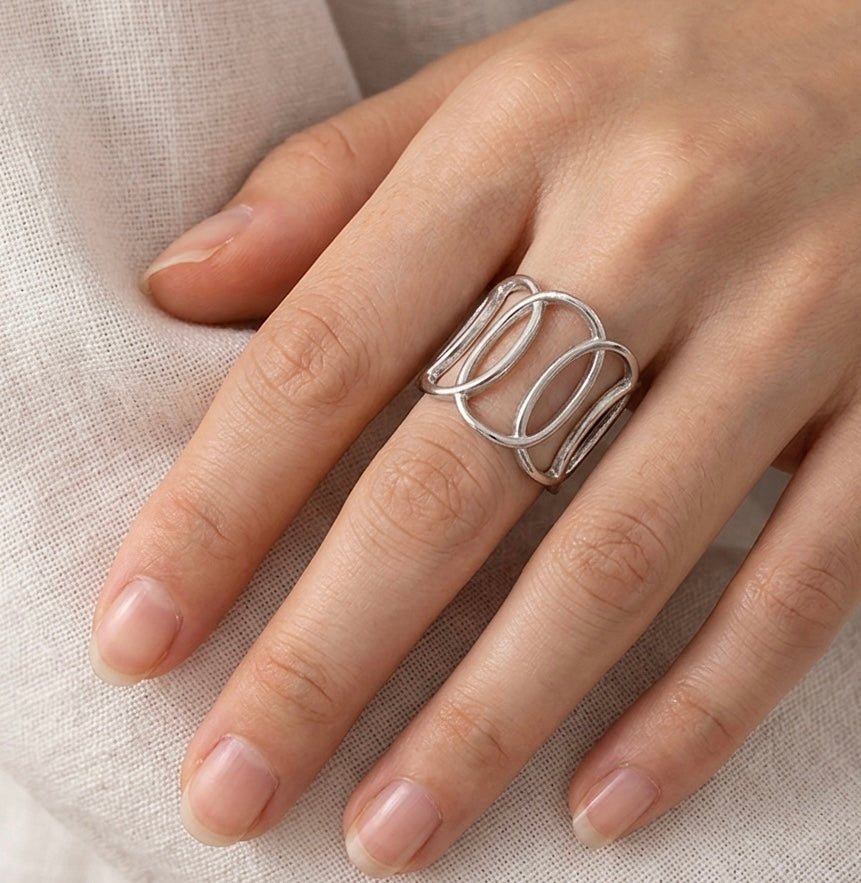 Mira Loop Ring
