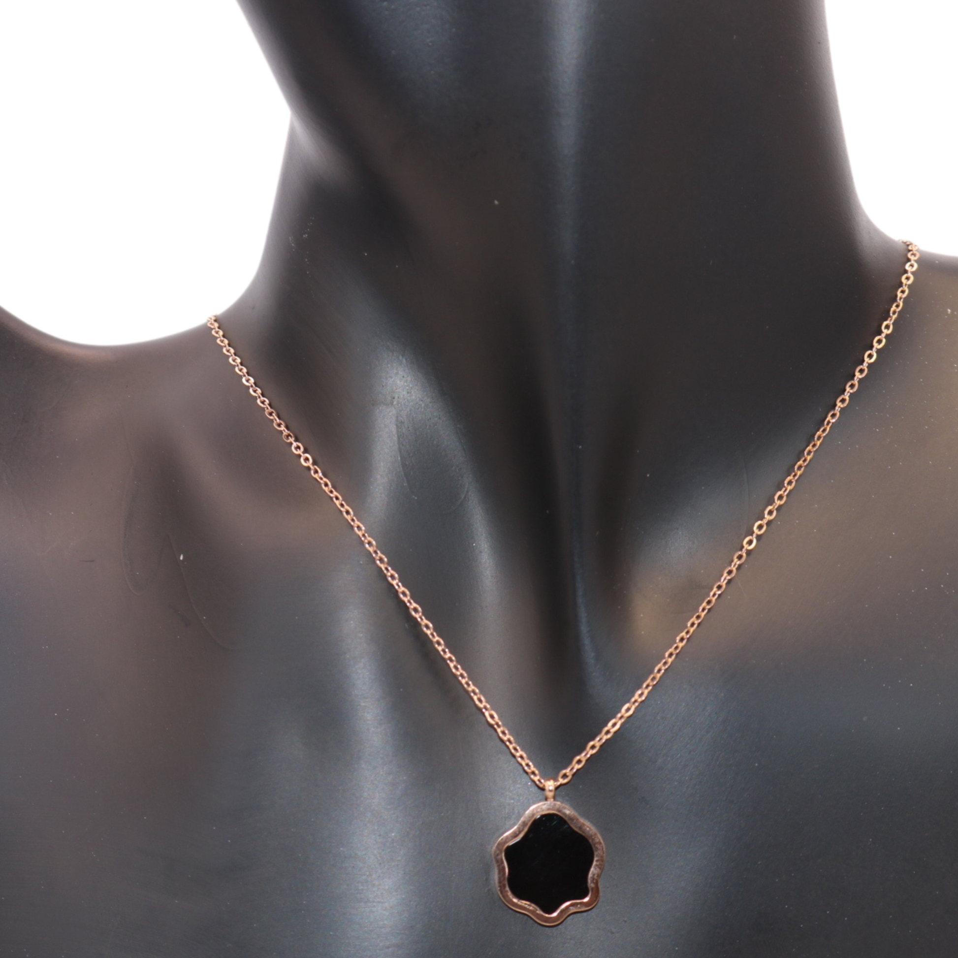 Flower shaped necklace