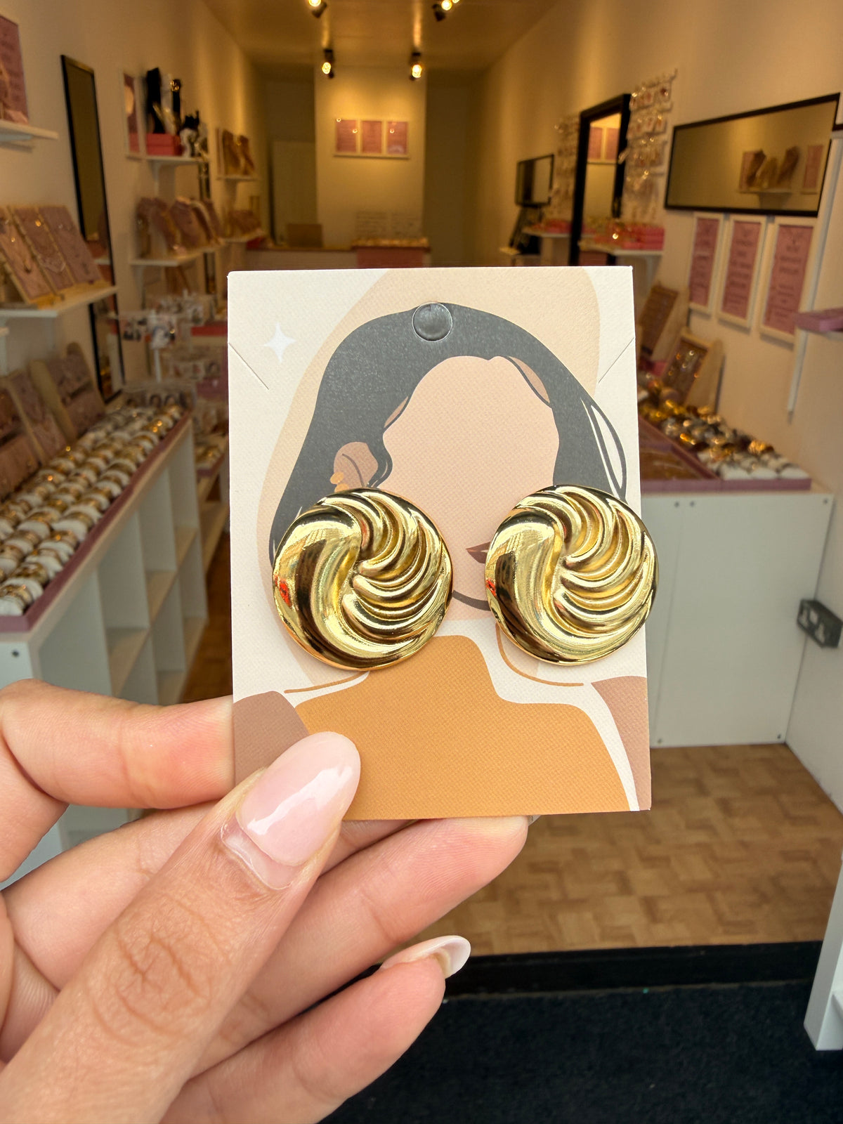 Infinity Knot Stud