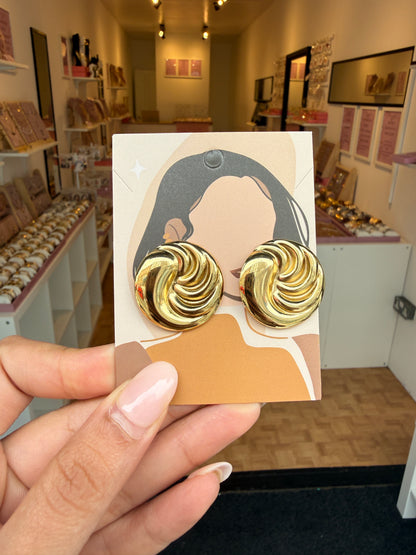Infinity Knot Stud