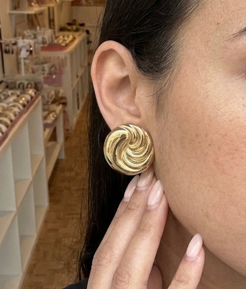Infinity Knot Stud