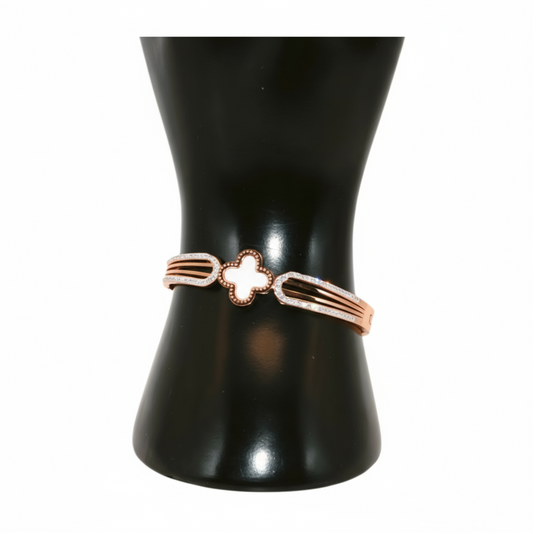 Rose gold bracelet with white clover