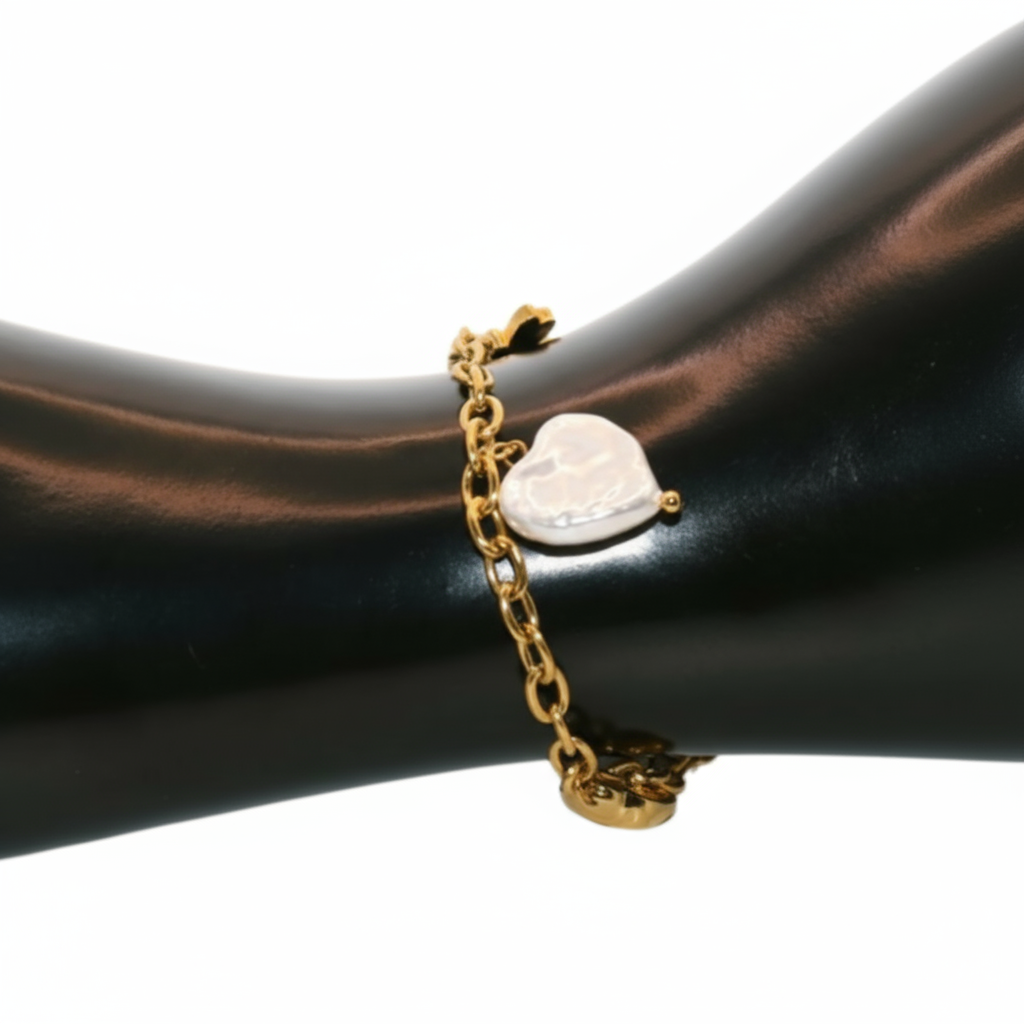 Gold bracelet with Heart charm