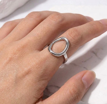 Elyra Form Ring