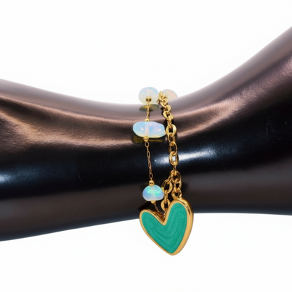 Bracelet with green heart charm and beads 