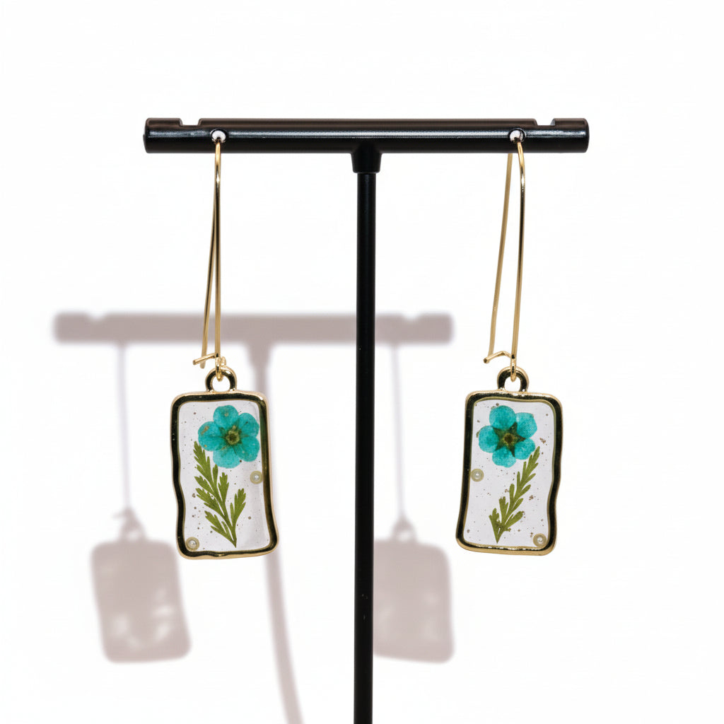 Lite Blue Dried flower Dangle
