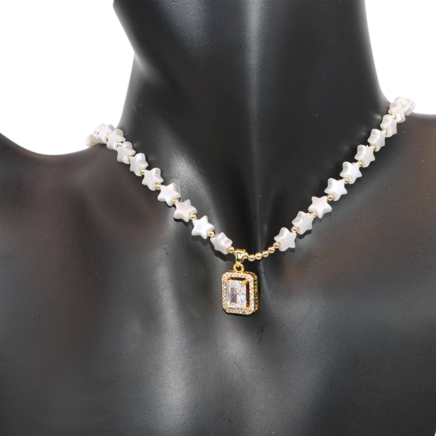 Pearl necklace with a gold pendant 