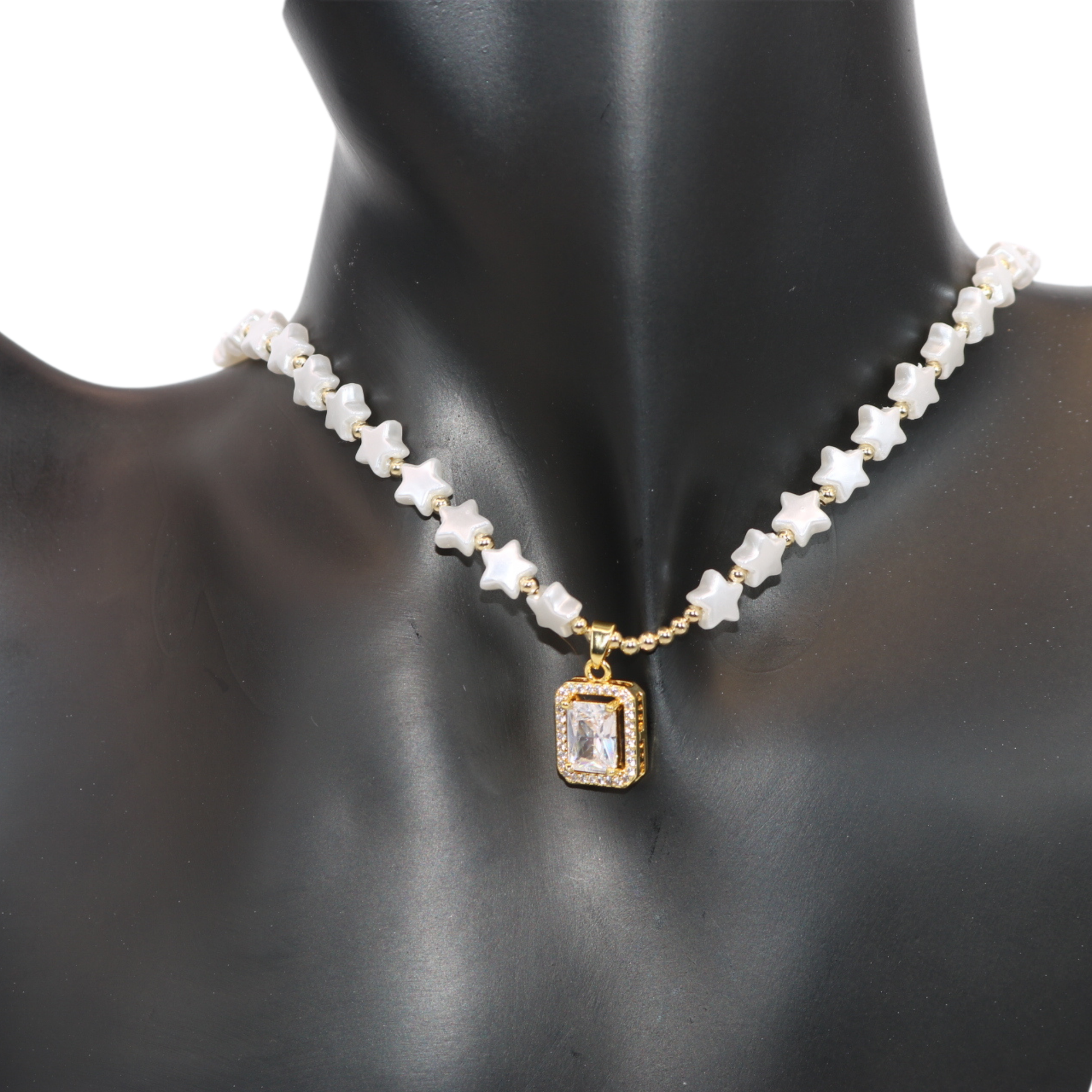 Pearl necklace with a gold pendant 