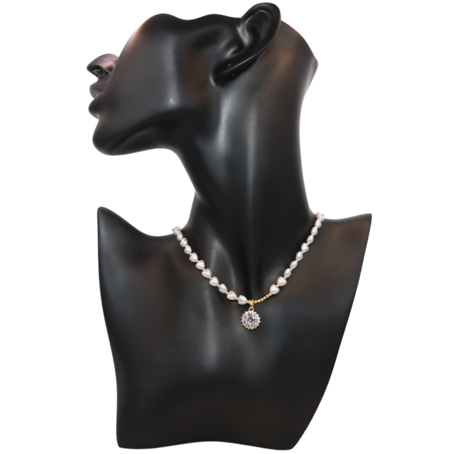  pearl necklace with white stone