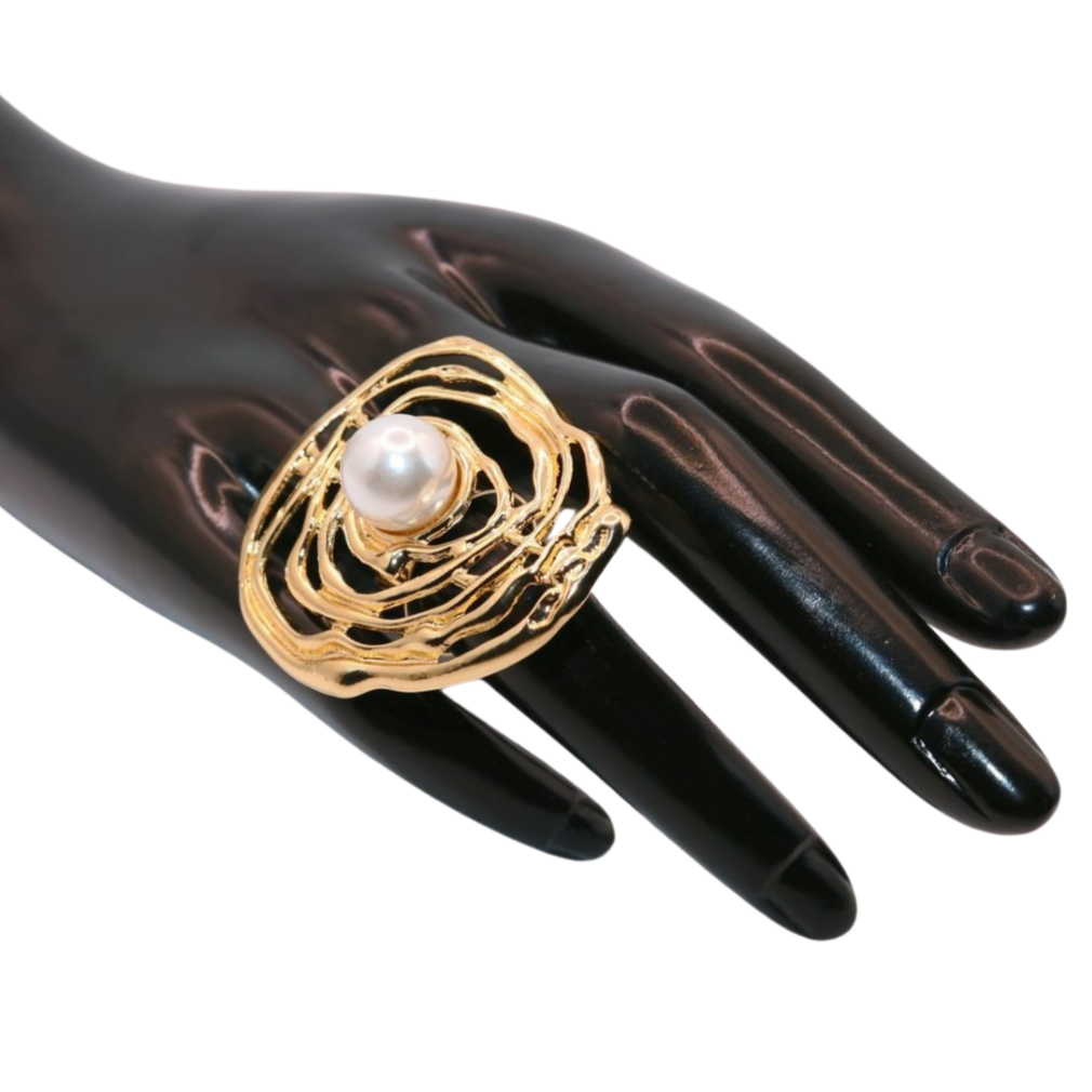 S Flower Bold Gold Ring