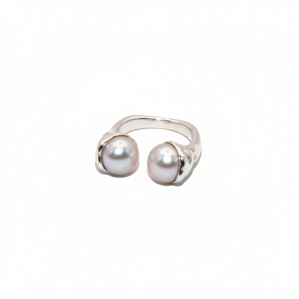 Silver ring with pearl